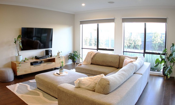 Ocean Grove House | Pet Friendly Shorebreak Summer Family Retreat
