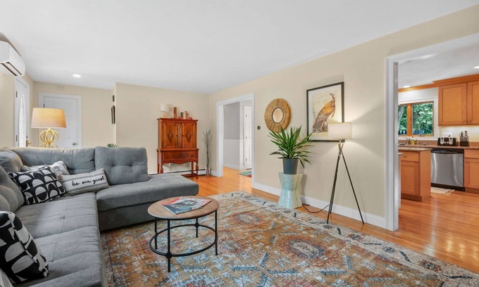 Orleans House | Pet Friendly, Sleeps 4, Huge Back Yard, Skaket Beach