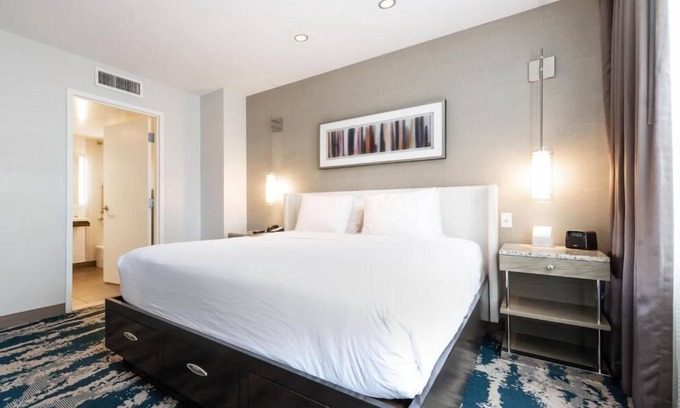 Near North Side Hotel | Pet Friendly Stay Near Magnificent Mile and Chicago Riverwalk!