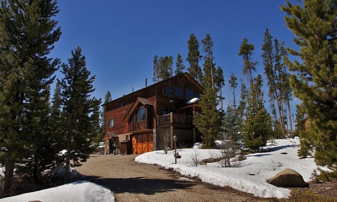 Grand Lake Condo | Pet Friendly Studio Condo with High Quality Finishes!