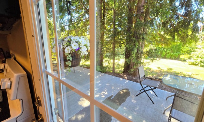 Regional District of Nanaimo Apartment | Pet-friendly suite w/ fenced backyard within walking distance of DT Parksville