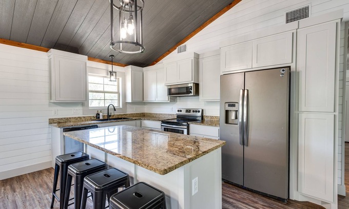 Graford House | Pet-Friendly Texas Home w/Furnished Patio & Grill