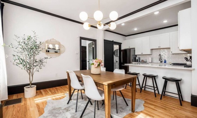 Victorian Village Apartment | Pet Friendly | Trendy Neighborhood | Close to OSU