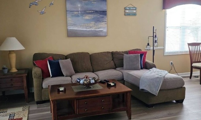 North Myrtle Beach Condo | Pet Friendly 2B/2B Condo in Barefoot Resort Close to N MB Sports Complex