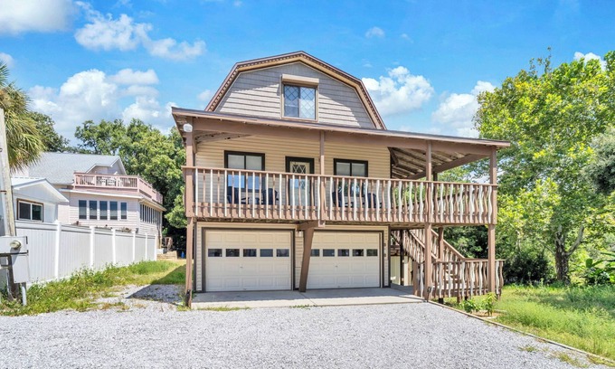 West Panama City Beach House | 🐶Pet Friendly - Walk to Beach -Dragonfly Deck🏖️
