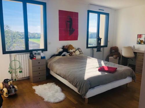 Le Mesnil-le-Roi Bed & Breakfast | Petit coin de paradis