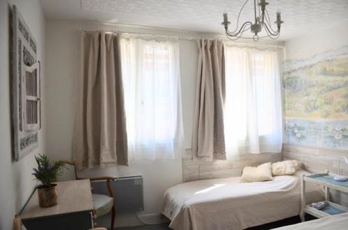 Bernay House | Petite chambre avec 2 lits dans maison d'artiste centre ville