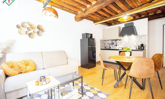 Lucca Historical Center Apartment | Petri 7 House by TuscanyWeGo