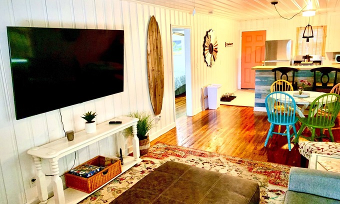 Crescent Beach Cottage | Pets ❤️ Welcome Renovated Modern Rustic Beach Cottage Dwnstrs with 🌊 Ocean View
