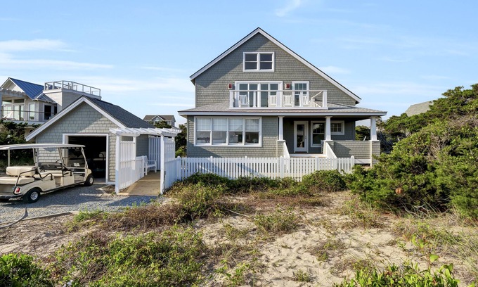 South Beach House | Pets welcomed, great beach cottage, steps to the ocean, family-friendly, BHI