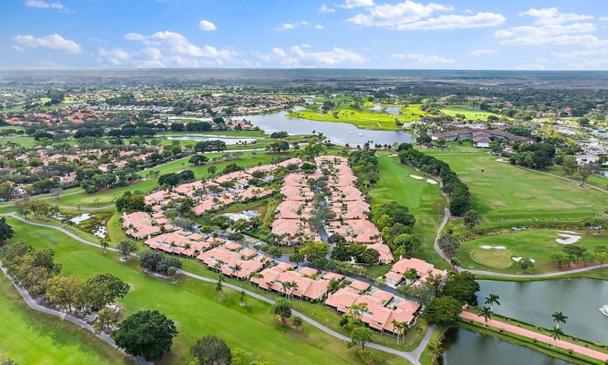 Hunt Club House | PGA Serenity 2-bedroom house in a beautiful community of PGA National