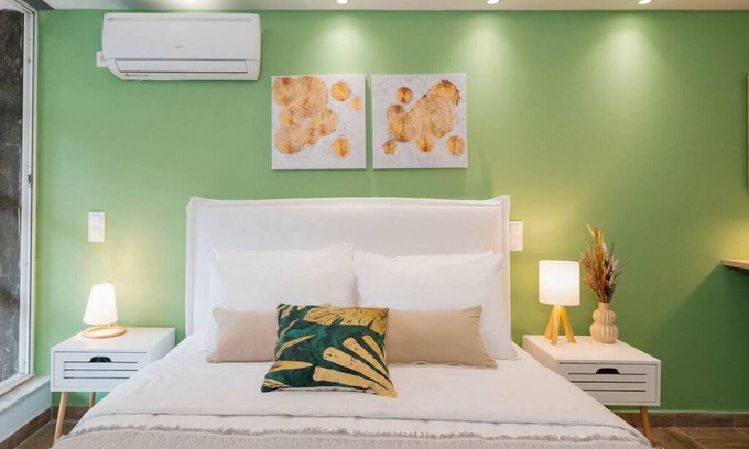 Ampelokipoi Apartment | Phaedrus Living: The Emerald Studio