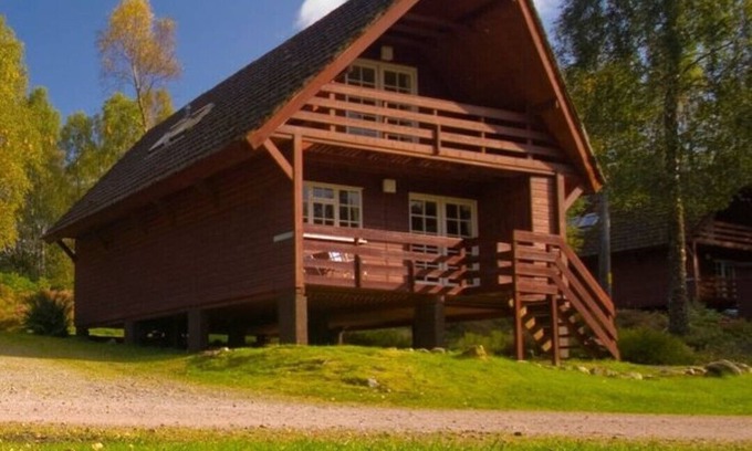 Tomich Ski Chalet | Pheasant Lodge - a woodland lodge that sleeps 6 guests in 3 bedrooms