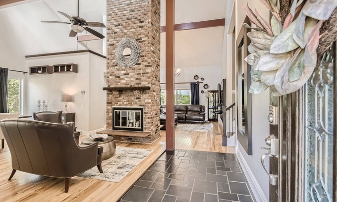 Englewood House | PHIL6684 - Awesome 4 bedroom in Centennial!