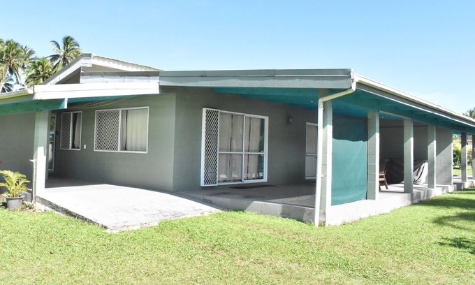 Arorangi House | Philigra House next to Edgewater Resort