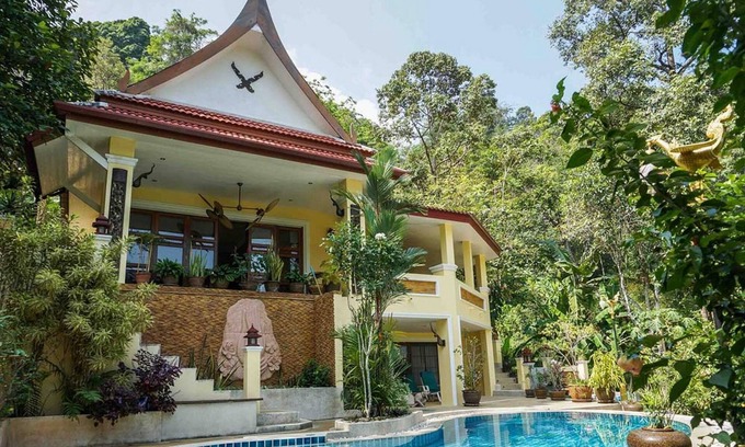 Ban Sakhu Villa | Phuket: Ferienhaus mit Pool & tropischen Garten nahe vom Strand