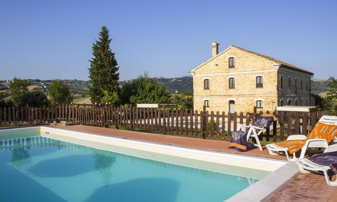 Montecarotto House | Piagge Del Sole: Beautiful farmhouse in the countryside with swimming pool