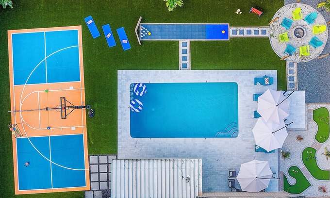 Palm Beach - West Palm Beach House | Pickleball ~ Htd Pool ~ MiniGolf ~ Bowling ~ FirePit ~ Pool Table ~ 4 Bed/3 Bath
