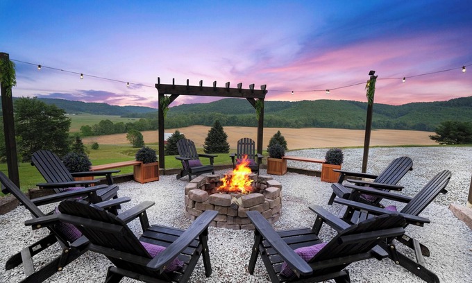 Laurelville House | Pickleball-PingPong-HotTub-Gym-GameRoom-PoolTbl