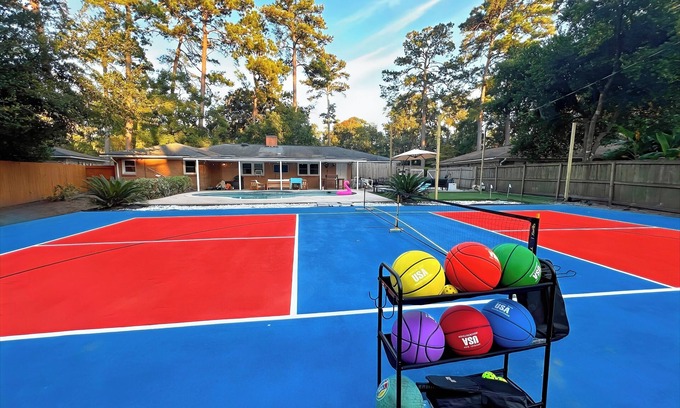 Savannah House | Pickleball + Pool + Game Room