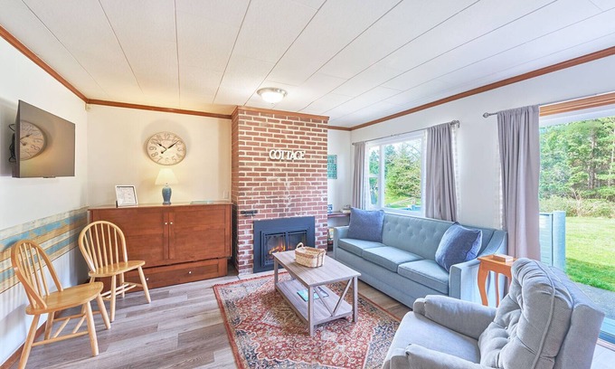 Long Beach House | PICKLEBALL! Walk to Beach, Fireplace, BBQ (ANC#7)