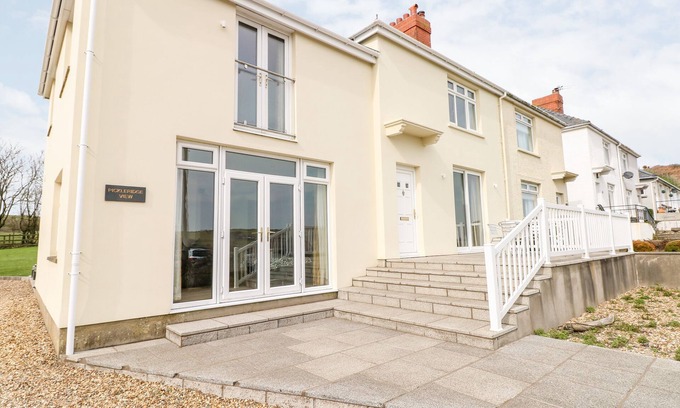 St Brides House | PICKLERIDGE VIEW, pet friendly, character holiday cottage in Dale