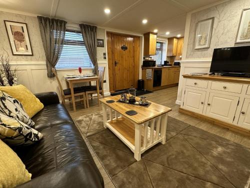 Llanddowror House | Picton Cottage Studio - A beautiful newly refurbished annexe with handmade features