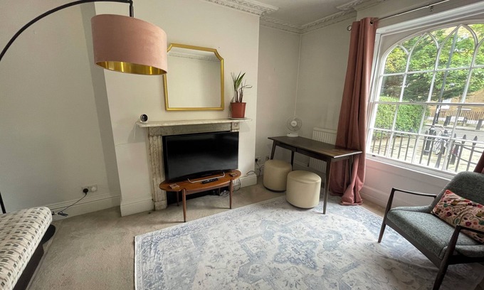 Islington Apartment | Picturesque 2BD Home, Heart of Islington