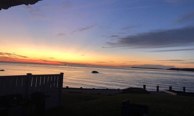 East Marion House | Picturesque Views Of Gardiners Bay/Shelter Island With Heated Waterfront Pool