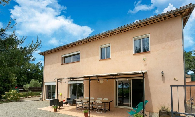 Montmeyan Villa | Picturesque villa in Montmeyan with pool