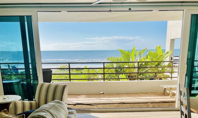 Independence Square Condo | Pier House! Beautiful Beachfront Condo!