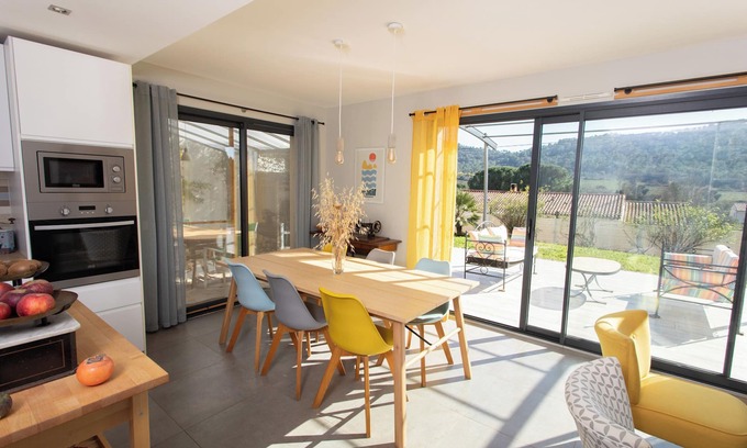 Pierrefeu-du-Var Villa | Pierrefeucaine stopover