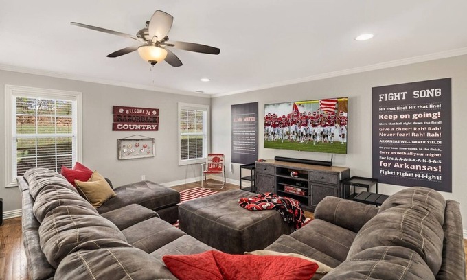 Fayetteville House | Pig Sooie Porch - Steps to Razorback Stadium-UofA