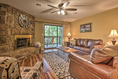Pigeon Forge Apartment | Pigeon Forge Condo with Balcony 5 Mi to Attractions
