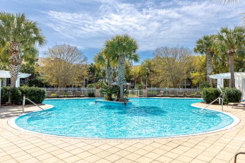 Baytowne Wharf Apartment | Pilot House 518- by Holiday Isle Properties