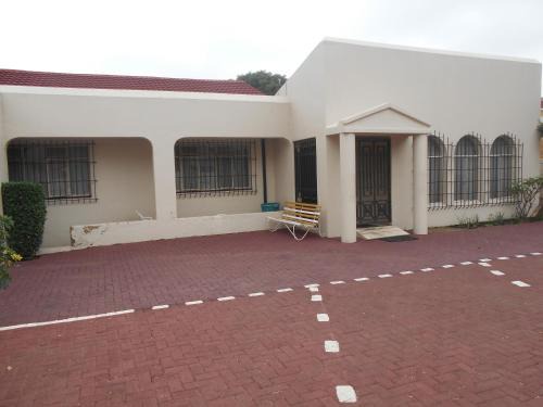 Kempton Park House | Pilot Inn Accommodation