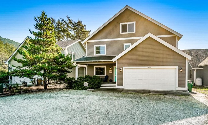 Rockaway Beach House | Pine Beach Family Retreat