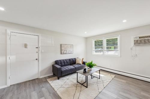 Newark Apartment | Pine Brook 1019 I Modern 15br Apartment ! Pool