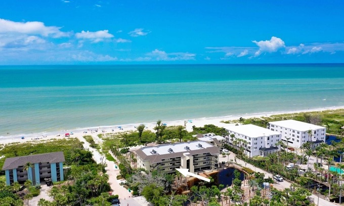 Sanibel Condo | Pine Cove #102 is a 3/2 beachfront Sanibel vacation rental condo
