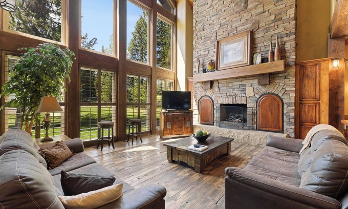 McCall House | Pine Haven- Beautiful home w/game room, hot tub, and pets allowed