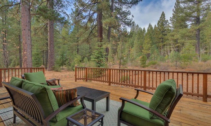 Truckee House | Pine Meadow at Gray's Crossing - 4BR w Two Master Suites