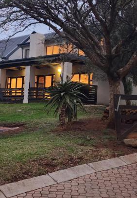 Newcastle Villa | Pine&olive Retreat