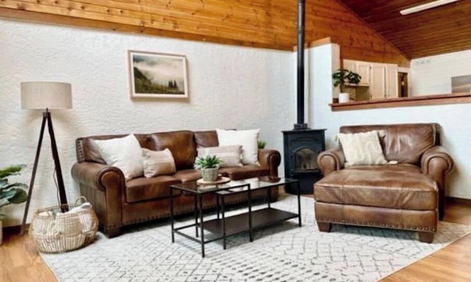Woodland Park House | Pine & Pond ☆ Newly Renovated Woodland Park Cabin!