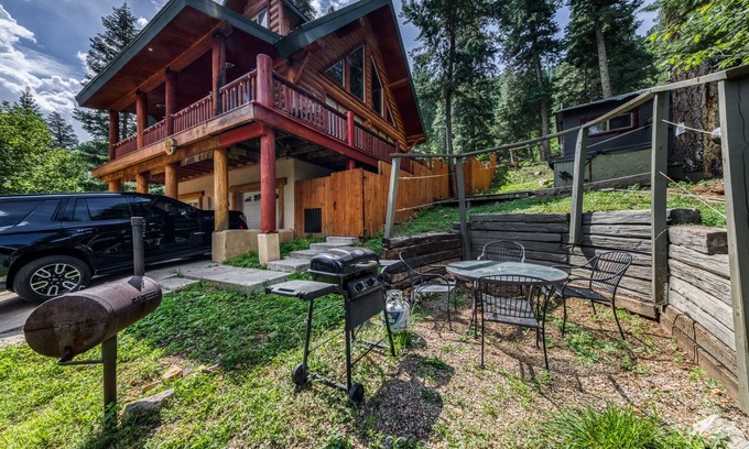 Ruidoso Cabin | Pine Squirrel: Cute 1 bedroom in the Upper Canyon!