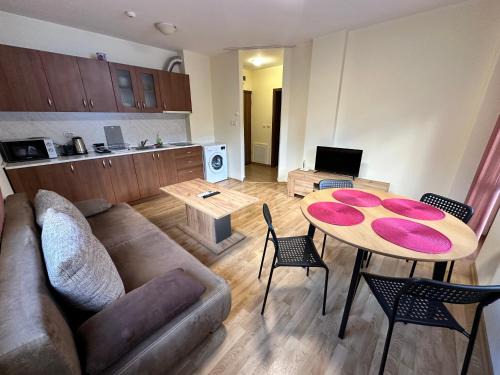 Shiligarnika Apartment | Pine Tree one bedroom apartment