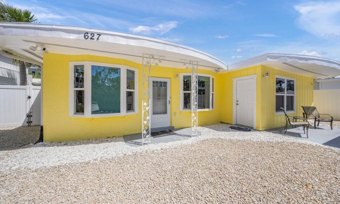 Siesta Key House | Pineapple on Siesta Key
