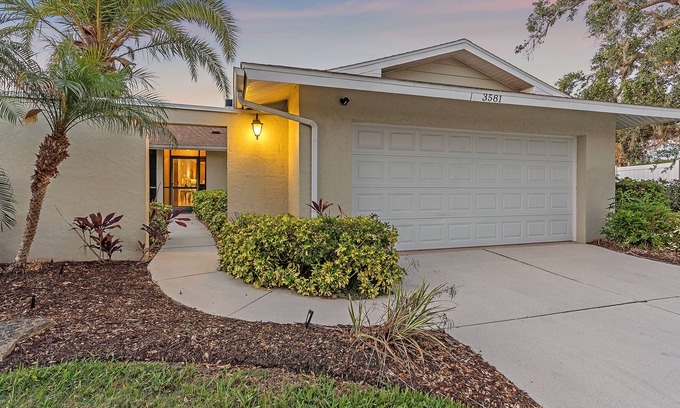 Sarasota Springs House | Pinecrafts Edge | 15 Mins to Beach | 2 Living Rooms!