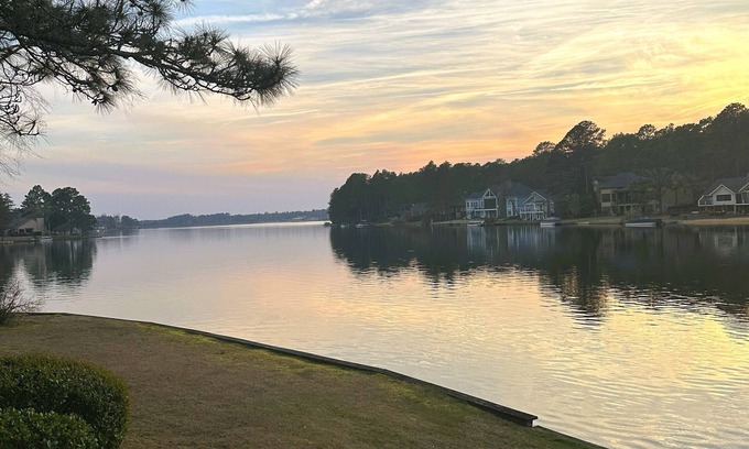 Pinehurst Condo | Pinehurst Lakeview 2BR First Level Condo - Waterfront and Pool!