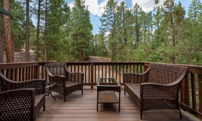 Pinetop-Lakeside Cabin | Pinetop Paradise - Cozy Cabin Near Woodland Lake