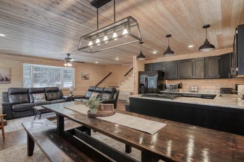 Island Park House | Pinewood Peak